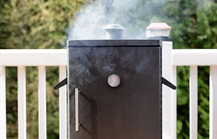 Can You Use an Electric Smoker in The Rain