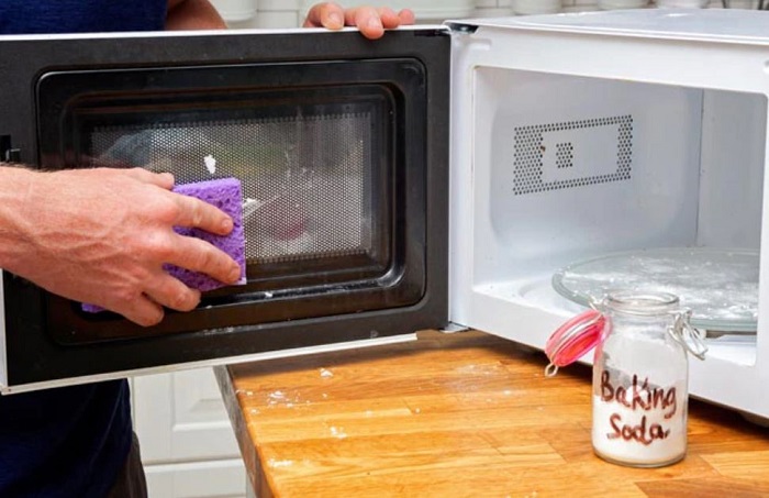 How to Clean a Microwave Oven with Baking Soda