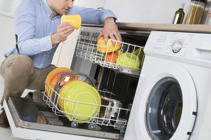 Do Dishwashers Fully Clean Dishes?