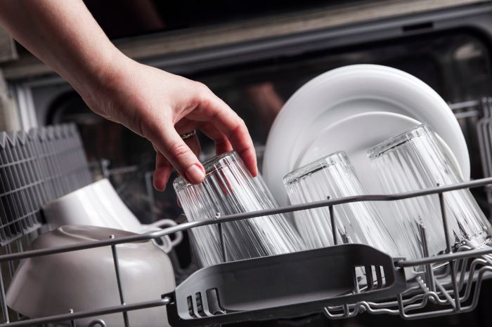 How Does A Dishwasher Know How Dirty The Dishes Are?