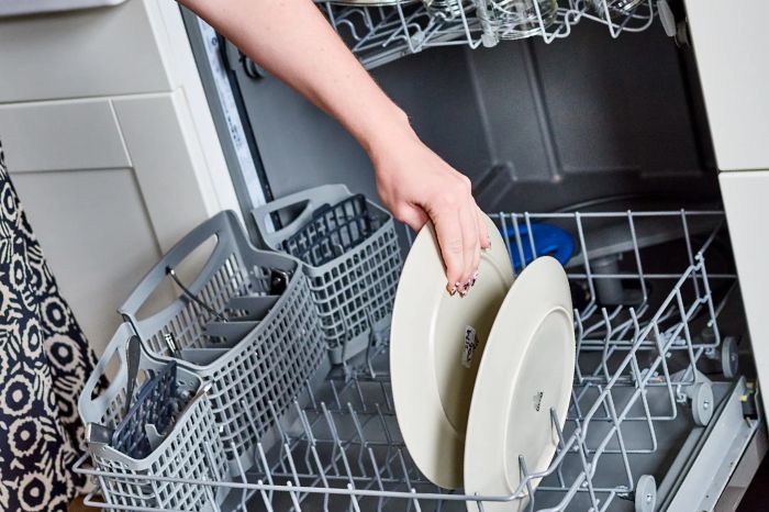 What Is A Dishwasher And How Does It Work?